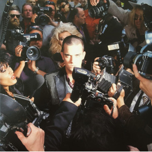 Robbie Williams - Life Thru A Lens (Portada Gatefold + Funda Impresa)
